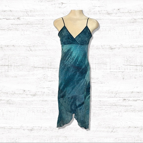 Preloved Dress - Picture 1 of 3